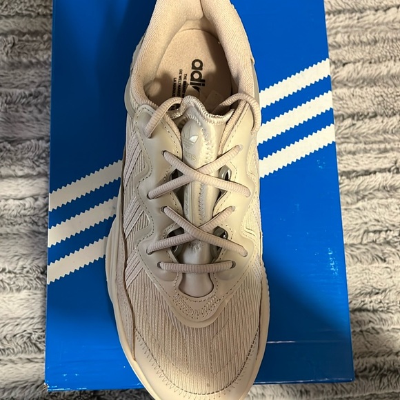 Adidas beige size 8 1/2 men brand new still in the box